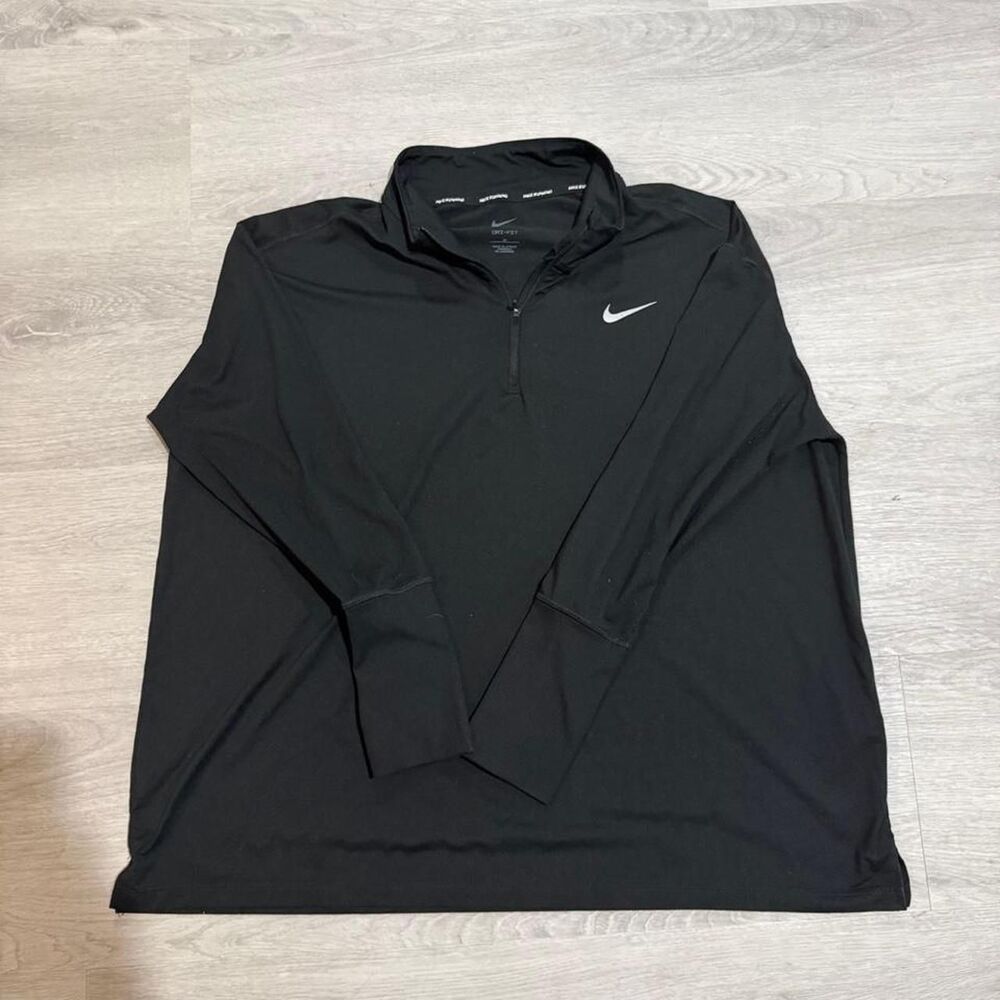 Nike Men's Black T-shirt